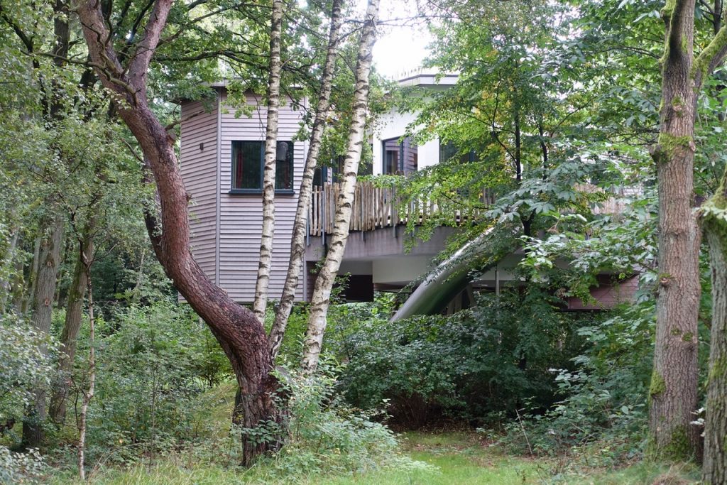 Ungewöhnliche Übernachtungsmöglichkeiten in Deutschland - Baumhaus im Center Parcs Bipsinger Heide